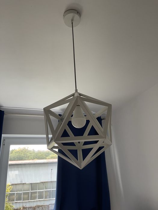 Lampa widzaca biała