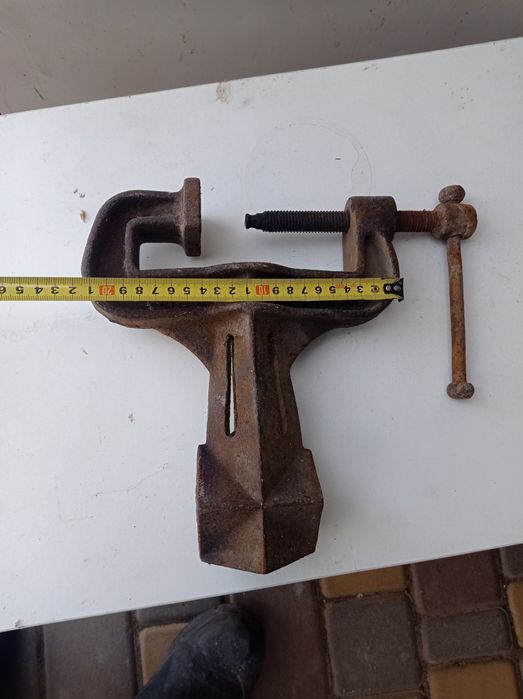 Зажим струбцина.