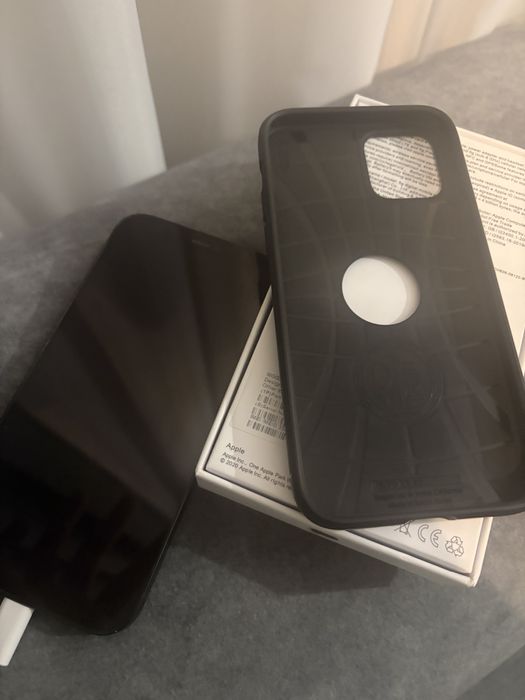 Iphon 12 czarny 64G  wraz z etui