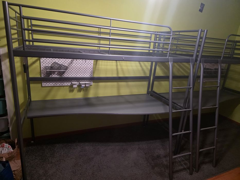 Łóżko piętrowe Ikea SVÄRTA z biurkiem