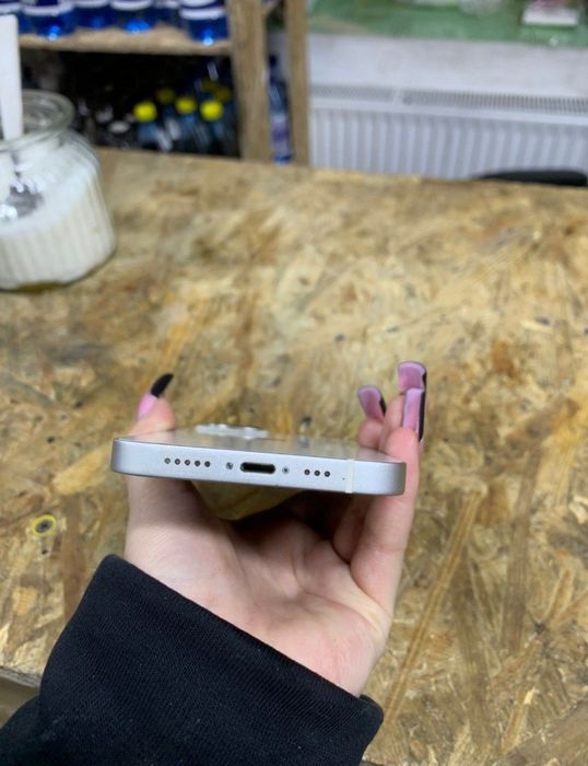 Продам Iphone 13