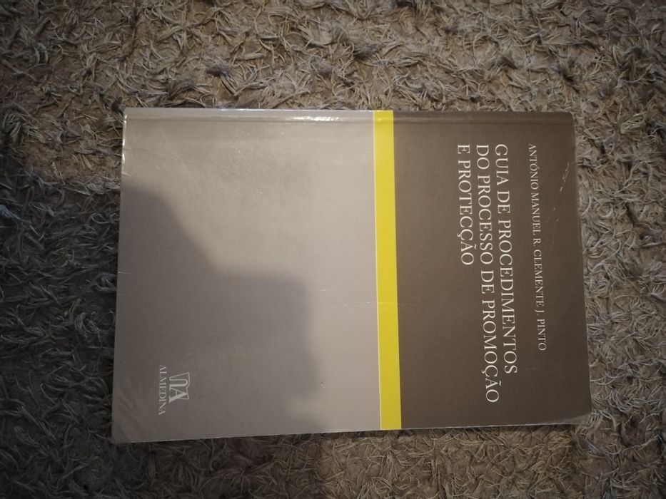 Livros de direito contabilidade e matemática