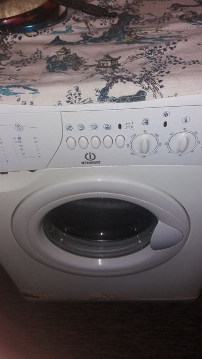 Стиральная машина Indesit ws105tx на запчасти
