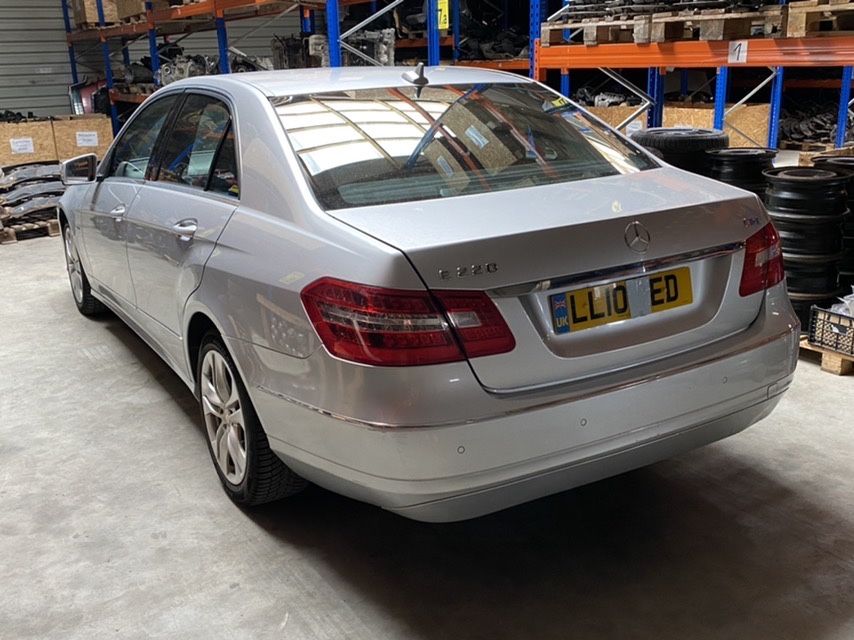 Розборка w207 212 запчастини фара капот телевізор шрот е-klass