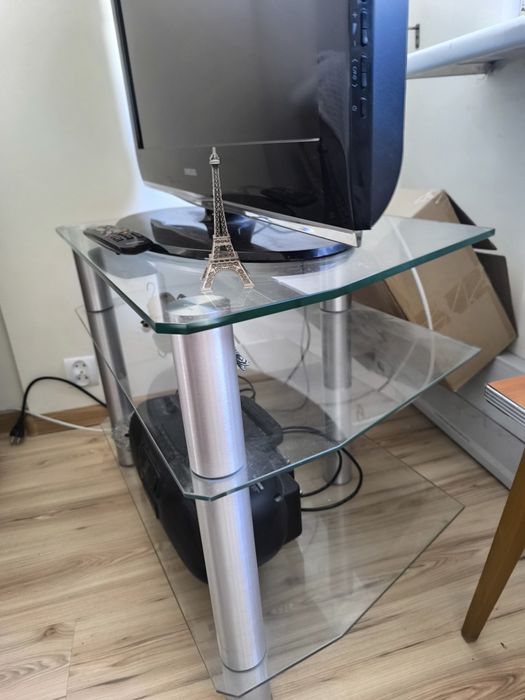 Stolik szklany pod telewizor