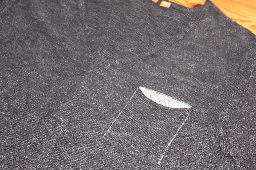 Hugo Boss sweter w serek r. XL