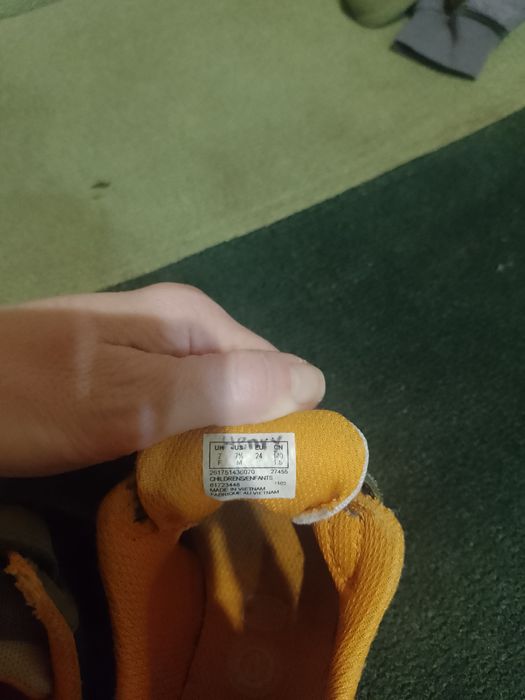 Продам дитячі кросівки