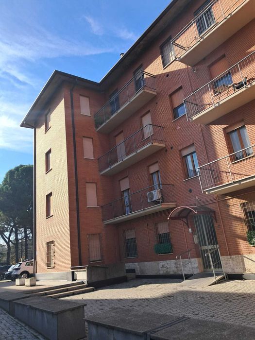 6 кімнат. квартира в елітному районі біля парку в місті Імола (Італія)