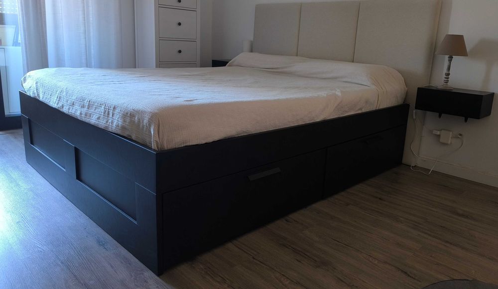 Cama BRIMNES preta
