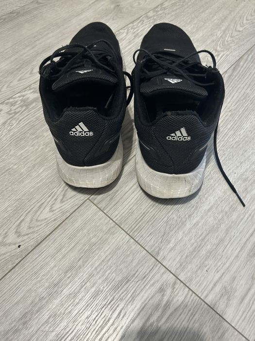 Продам кросівки adidas