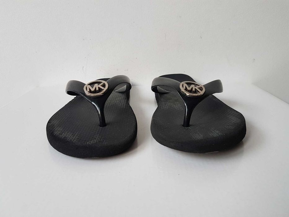 Czarne klapki japonki Michael Kors srebrne logo rozmiar 35 - 23cm