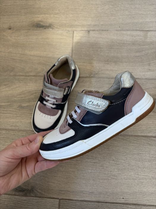 Кросівки на дівчинку шкіряні clarks розмір 29