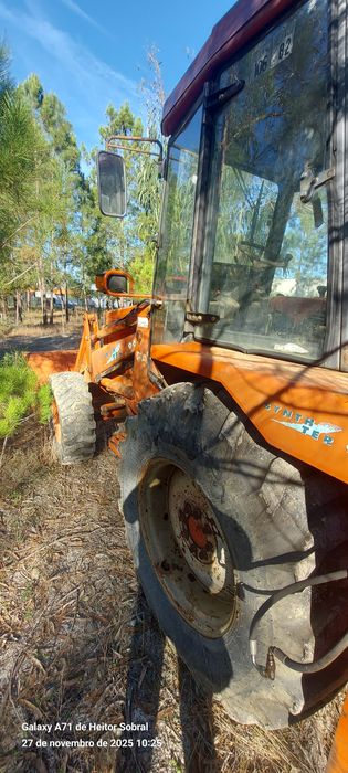 Retroescavadora FAI 905