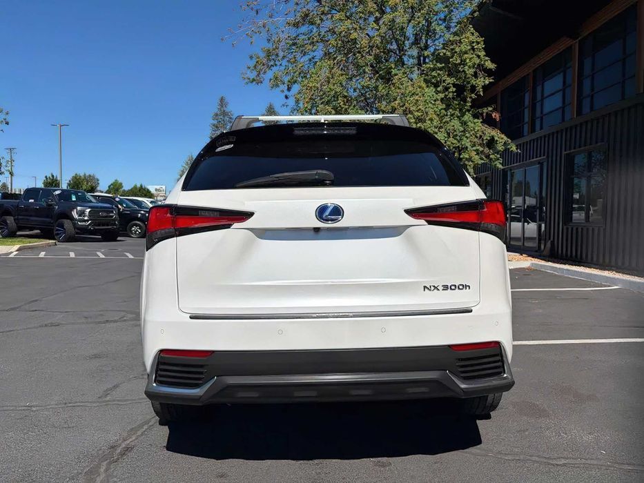 Lexus NX      2019