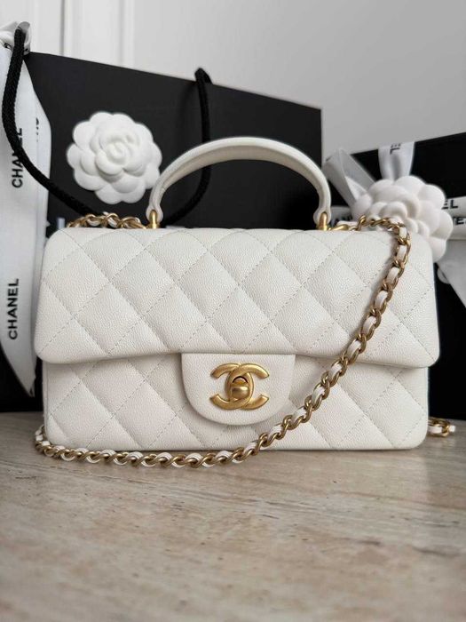 Chanel Hobo 25C Calfskin Leather в наявності