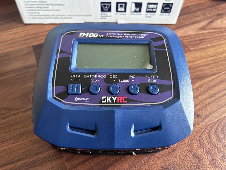 Carregador Dual SkyRC D100 V2 AC/DC