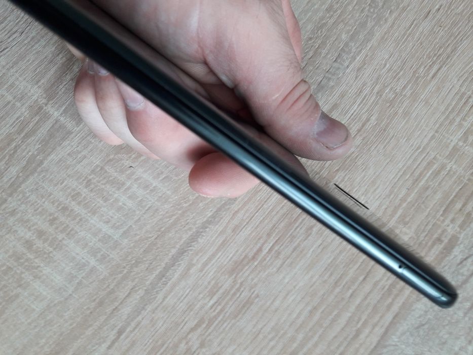 9продаю смартфон самсунг А20 на3/32