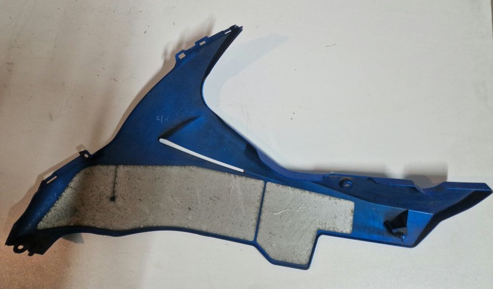 Suzuki GSXR 600 / 750 11+ Owiewka pług prawy