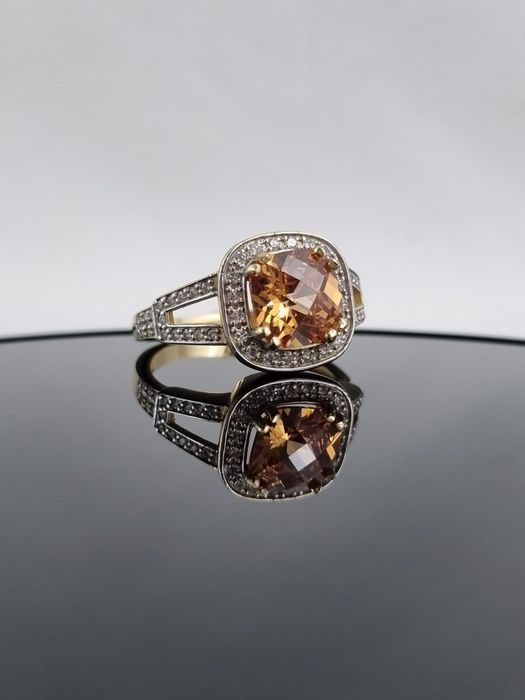 Modny nowy złoty pierścionek z cyrkoniami Au585