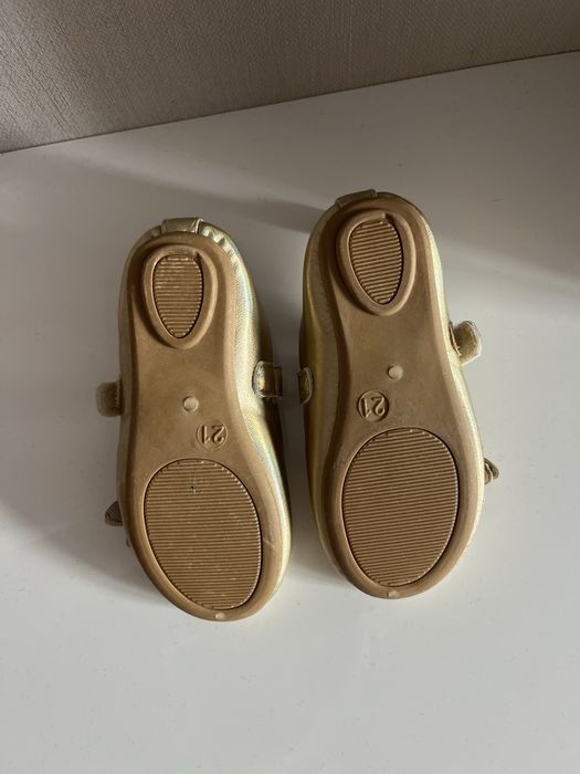 Туфлі на дівчинку  золоті  21 р.