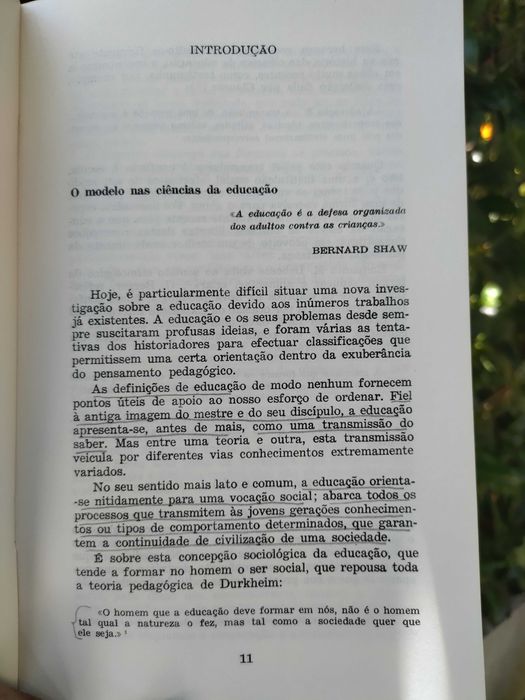 A Escola na Sociedade (Susanne Mollo)