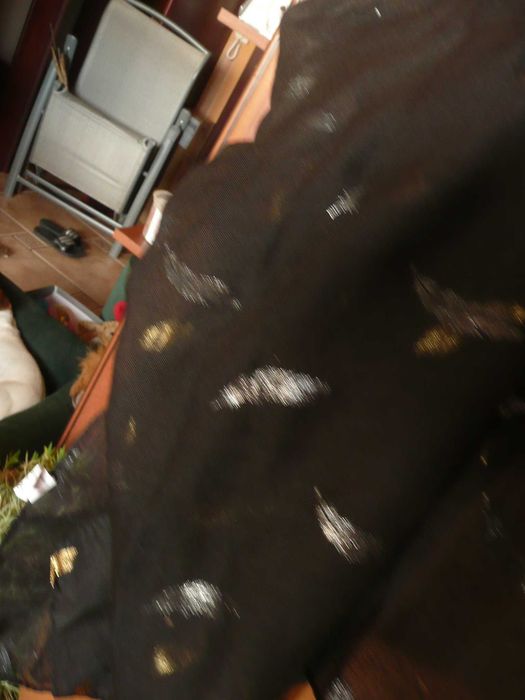 szal czarny złote srebrne prasowane piórka NOWE