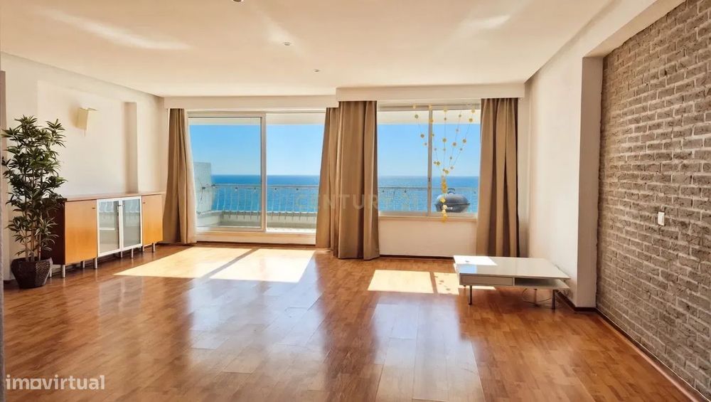 Apartamento T2 com Vista Mar em Sesimbra, Setúbal