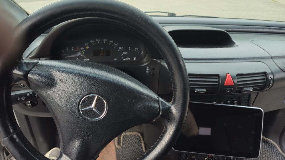 Mercedes Vaneo 2003 рік