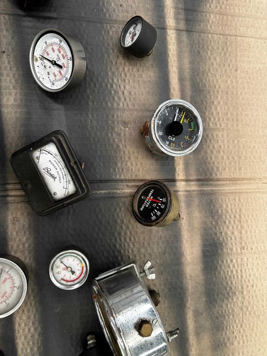 Conjunto de manómetros antigos