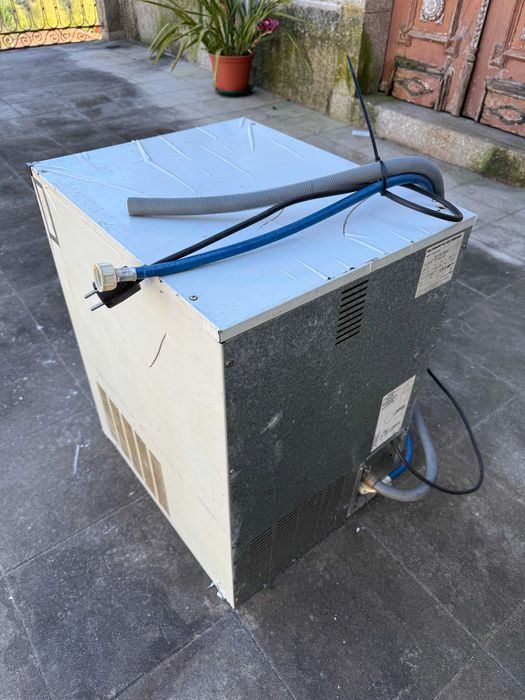 Máquina de Fazer Gelo