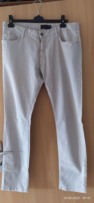 Jeans beżowe Zara
