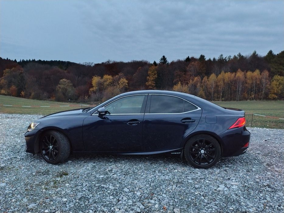 Автомобіль Lexus IS 300h Hybrid 2018