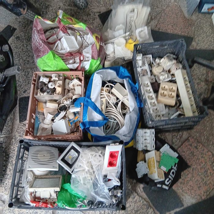 Várias peças para eletricidade, áudio, vídeo