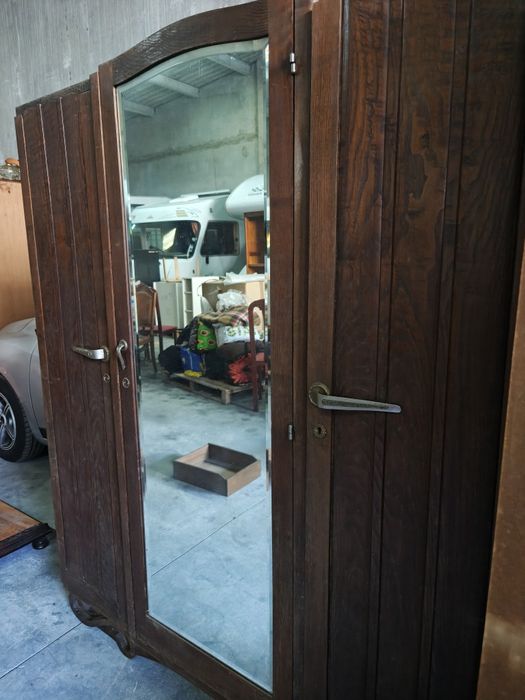 Guarda fatos com entrega