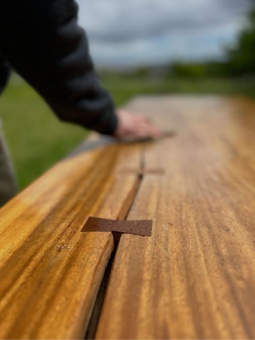 Mesa rústica de suar