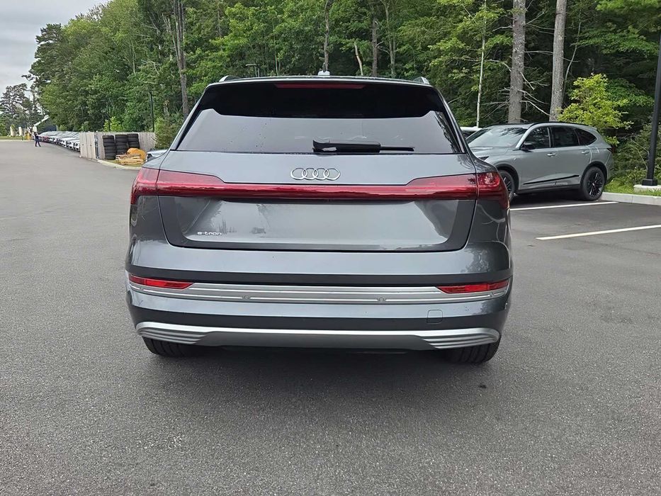Audi E-Tron      2019