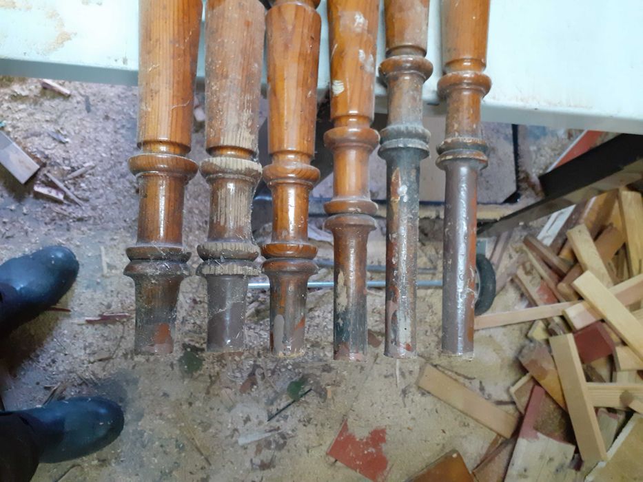 Tralki drewniane na schody