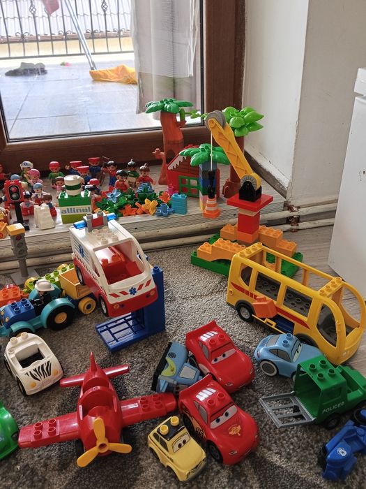 Mega zestaw klocków Lego Duplo pociąg ludziki zwierzęta