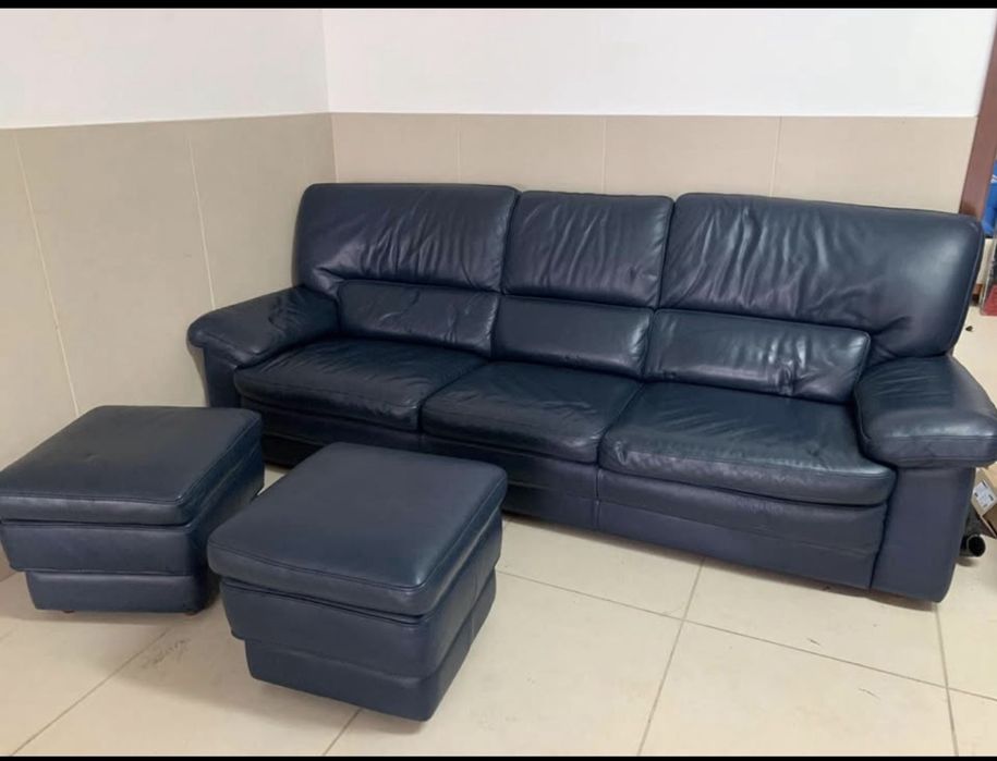 Sofa em pele azul
