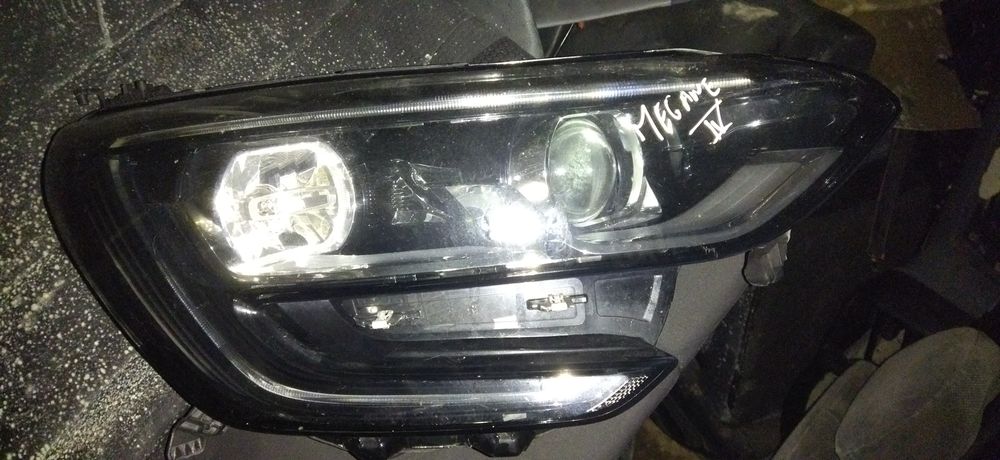 farol direito Megane 4