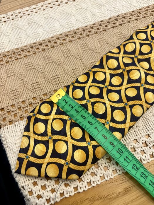 Krawat, który sam chciał się zawiązać