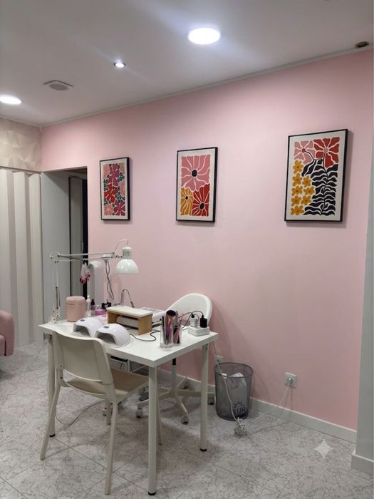 Aluga-se mesa de manicure e espaco de estetica