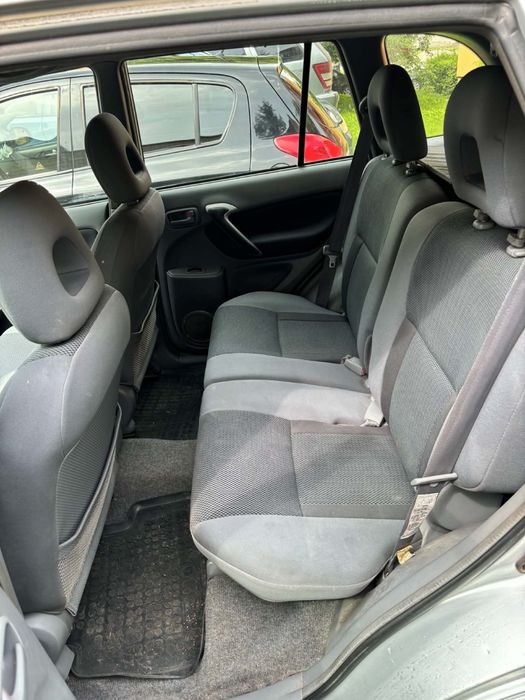 Toyota rav 4 samochód osobowy