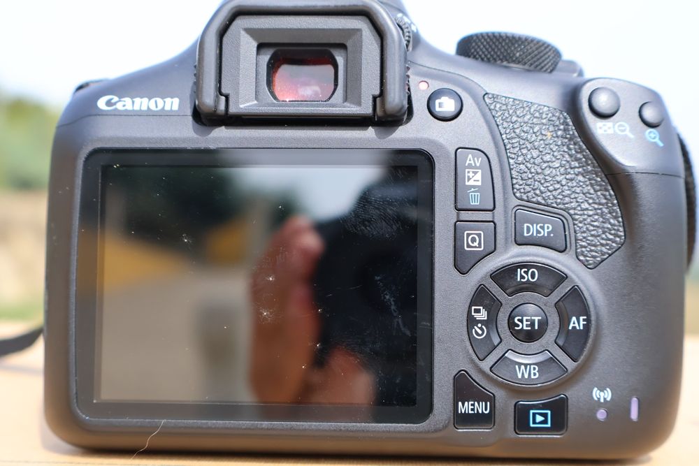Canon EOS 1300D + EFS 18-55mm