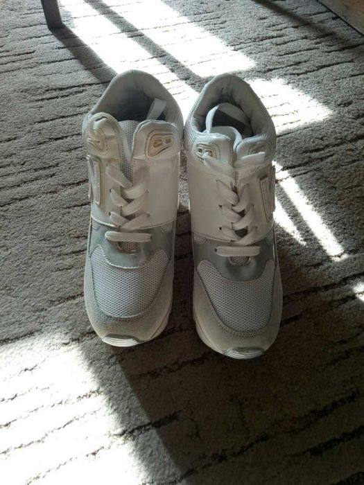 Женские кроссовки на высокой подошве (сникерсы)