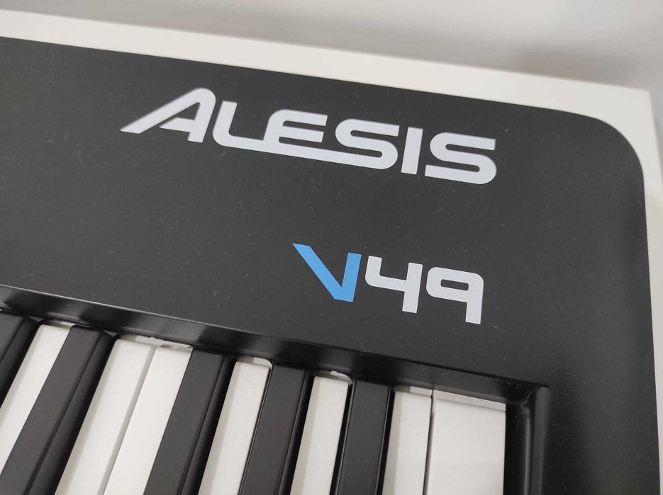 Teclado Controlador MIDI - Alesis V49 MkII + Sustain Pedal ASP-1