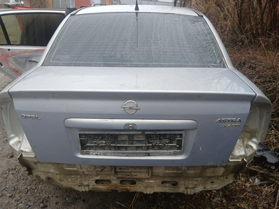 Задня ляда кришка багажніка опель зафіра астра вектра омега меріва а