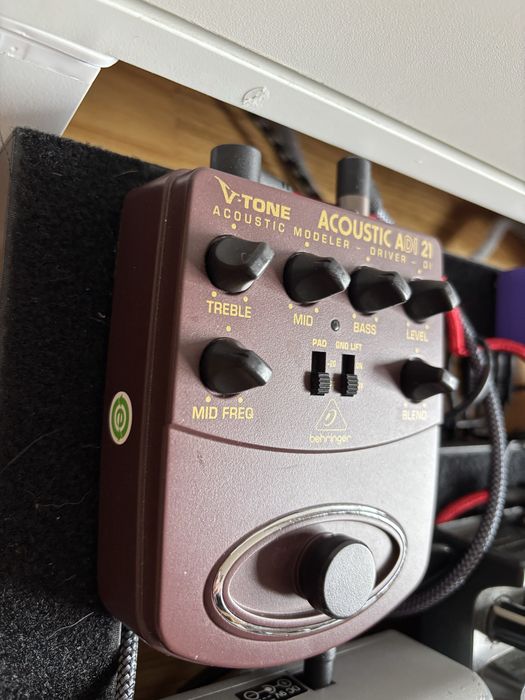 Pedal Behringer ADI21 Acoustic Driver