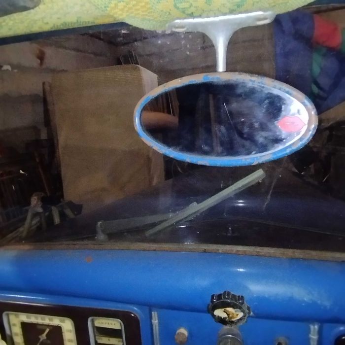 Ретро автомобііль Ford V8 DELUXE