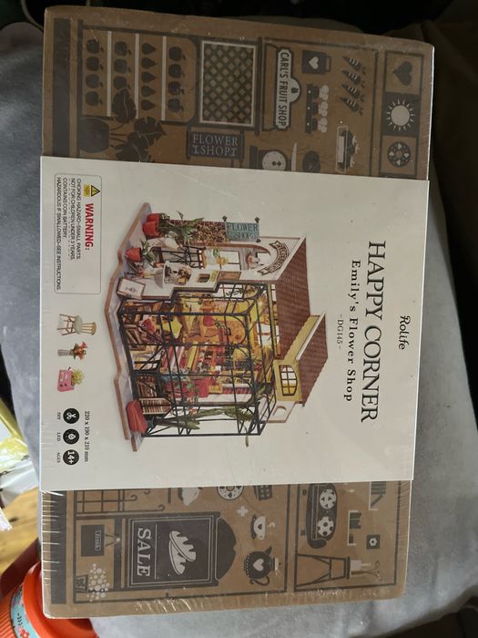 NOWY Domek DIY Rolife Emily's Flower Shop DG145 Miniatura LED Kwiaciarnia